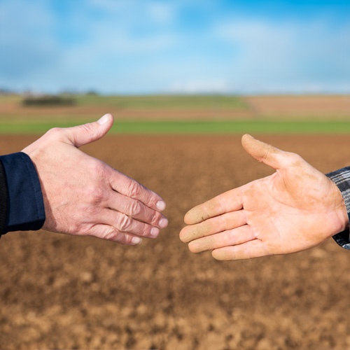 poignée de main agriculteurs